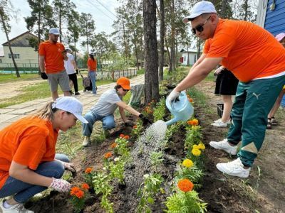 Волонтеры «Полиметалла» сделали цветочный подарок школе-интернату