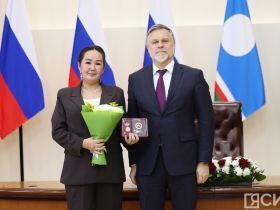 Высокие награды и почётные звания вручили якутянкам в преддверии 8 Марта