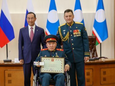 В Якутске вручили Звезду Героя России Алексею Петрову