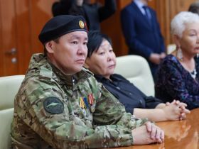 Глава Якутии вручил государственные награды