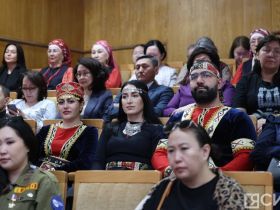 В Якутске провели торжественное заседание общественности ко Дню республики