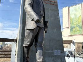 В День республики в Якутске почтили память Исидора Барахова