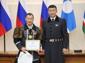 Носителям традиционной культуры вручили стипендии главы Якутии