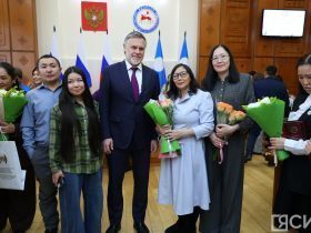 Высокие награды и почётные звания вручили якутянкам в преддверии 8 Марта