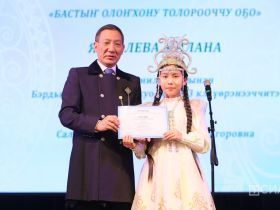 На открытии Декады Олонхо наградили лучших носителей традиционной культуры