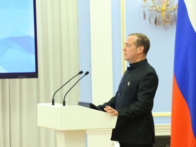 Медведев: Программа «Единой России» должна включать и идеологию, и решение насущных проблем