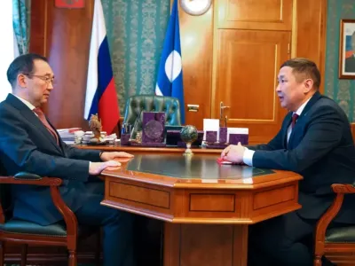 Айсен Николаев провел рабочую встречу с главой Чурапчинского района Якутии