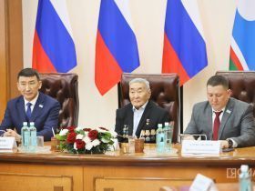 В Якутии отметили 80-летие Героя Труда России Михаила Готовцева