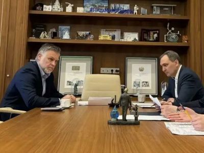 Кирилл Бычков и замминистра строительства и ЖКХ РФ Алексей Ересько обсудили реализацию федерального проекта