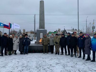 В селе Бердигестях зажгли Вечный огонь в память о героях Великой Отечественной войны