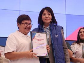 В Якутии в День волонтера отметили лучших добровольцев