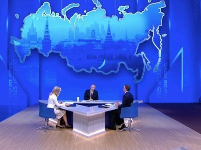 Путин начал прямую линию, совмещенную с большой пресс-конференцией