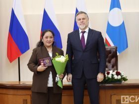 Высокие награды и почётные звания вручили якутянкам в преддверии 8 Марта