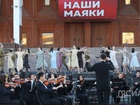 В Якутске провели концерт «Наши маяки», посвящённый Героям России