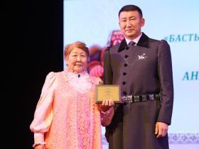 На открытии Декады Олонхо наградили лучших носителей традиционной культуры