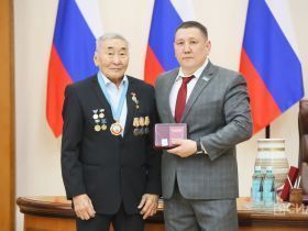 В Якутии отметили 80-летие Героя Труда России Михаила Готовцева