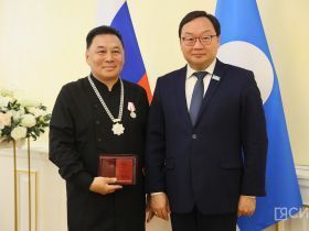 Государственные награды вручили медицинским работникам Якутии