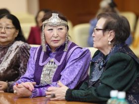 Носителям традиционной культуры вручили стипендии главы Якутии