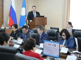 В парламенте Якутии обсудили проблемы и перспективы государственных и официальных языков