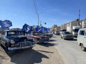 В Якутске прошёл автопробег ретромашин в честь «Диктанта Победы»