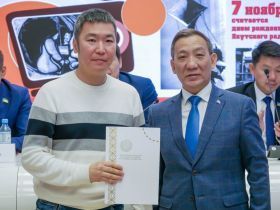 Награждены работники и ветераны отрасли связи в честь 95-летия якутского радио