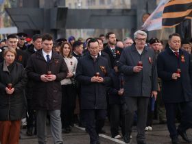 В Якутске прошла акция «Свеча памяти», посвященная 81-й годовщине Победы