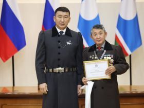 Носителям традиционной культуры вручили стипендии главы Якутии