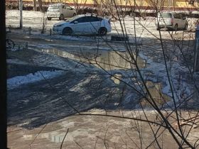 Все еще не «город белых кроссовок»: как выглядят улицы и дворы Якутска весной