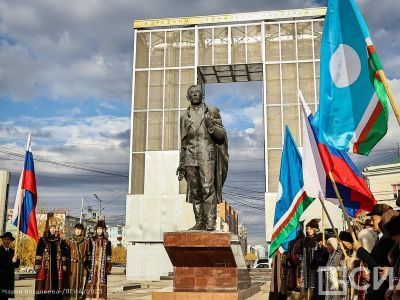 Айсен Николаев поздравил с Днём государственности республики