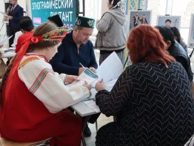 Около 140 человек написали юбилейный этнографический диктант в Якутске