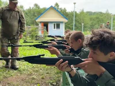 Инструкторы центра «Воин» обучают подростков боевому снайпингу