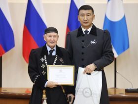 Носителям традиционной культуры вручили стипендии главы Якутии