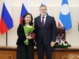 Высокие награды и почётные звания вручили якутянкам в преддверии 8 Марта