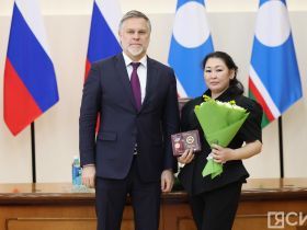 Высокие награды и почётные звания вручили якутянкам в преддверии 8 Марта