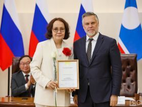 Государственные награды вручили медицинским работникам Якутии