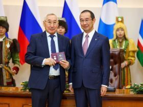 Айсен Николаев вручил государственные награды отличившимся якутянам