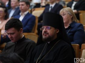 В Якутске провели торжественное заседание общественности ко Дню республики