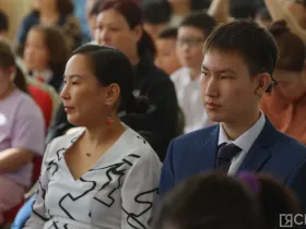 Петр Шамаев вручил дипломы победителям конкурса, приуроченного ко Дню сына в Якутии