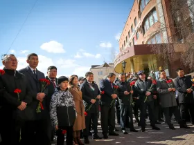 В День республики в Якутске почтили память Василия Никифорова-Кюлюмнюра