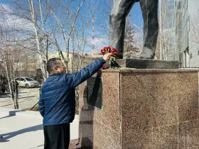 В День республики в Якутске почтили память Степана Васильева