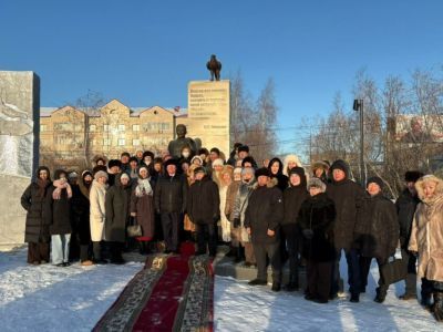 Жители Хангаласского улуса почтили память первого президента Якутии Михаила Николаева