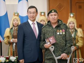 Айсен Николаев вручил государственные награды в честь Дня республики