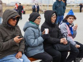 Минута молчания, новобранцы и гречка: в Якутске прошла церемония памяти в честь Дня Победы