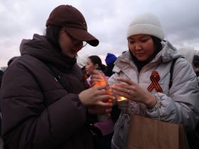 В Якутске прошла акция «Свеча памяти», посвященная 81-й годовщине Победы