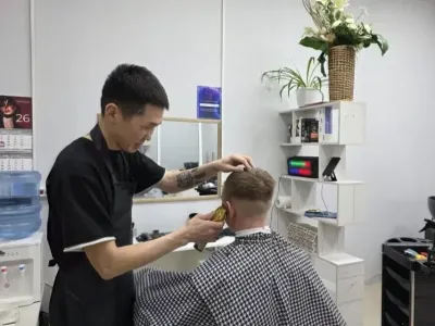 В Мегино-Кангаласском районе Якутии участник СВО открыл свою парикмахерскую