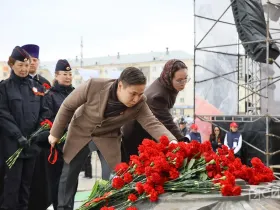 В Якутске провели акцию «Поклонимся великим тем годам» в честь 81-й годовщины Победы