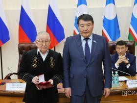 В Якутске отметили 75-летие легендарного борца Александра Иванова