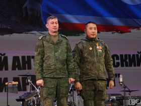 На Антифашистском форуме в Якутске наградили участников специальной военной операции