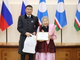 Носителям традиционной культуры вручили стипендии главы Якутии