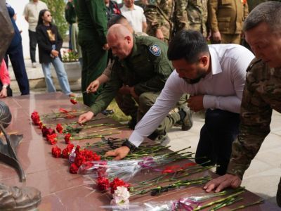В Якутске возложили цветы в честь Дня ветеранов боевых действий